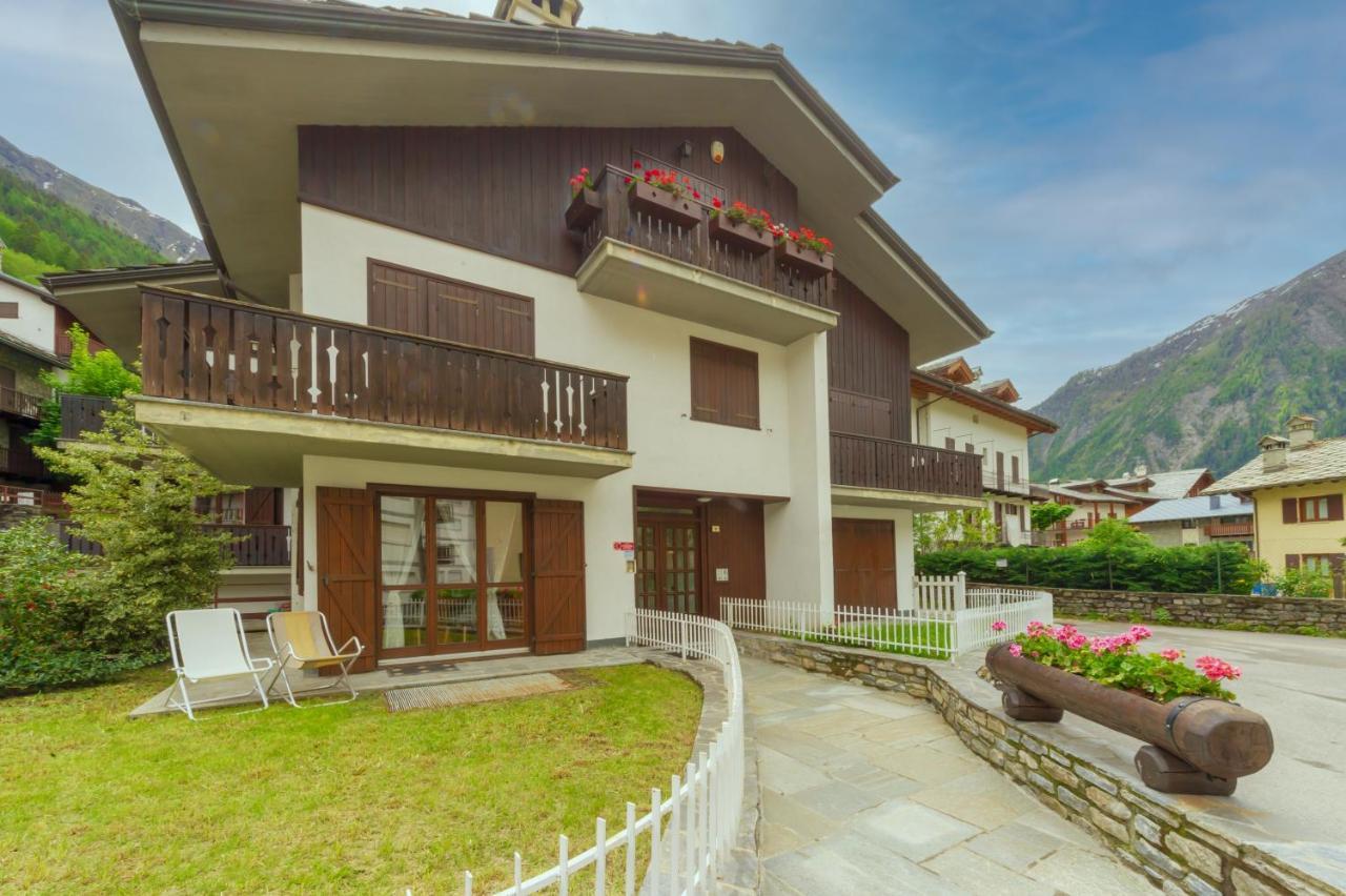 شقة Casa Julie - Accogliente Rifugio Nella Quiete - Cour 0157 كورمايور المظهر الخارجي الصورة