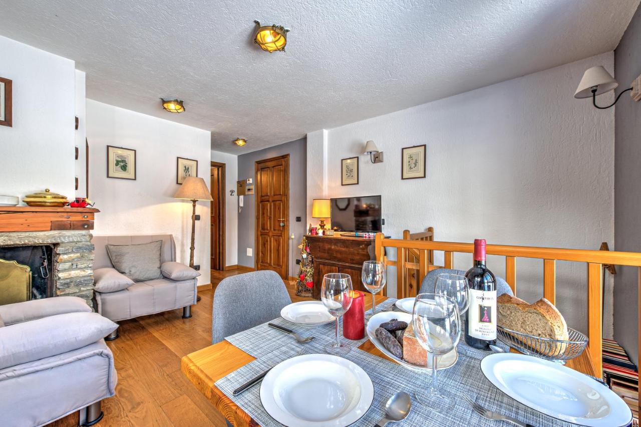 شقة Casa Julie - Accogliente Rifugio Nella Quiete - Cour 0157 كورمايور المظهر الخارجي الصورة