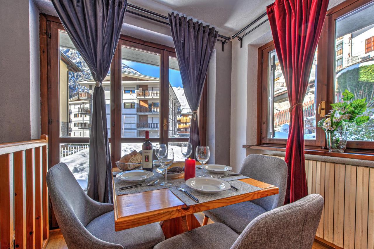 شقة Casa Julie - Accogliente Rifugio Nella Quiete - Cour 0157 كورمايور المظهر الخارجي الصورة