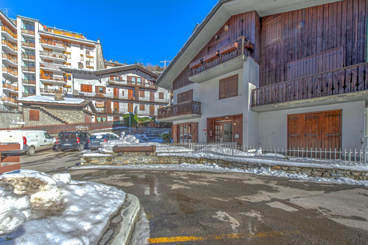 شقة Casa Julie - Accogliente Rifugio Nella Quiete - Cour 0157 كورمايور المظهر الخارجي الصورة